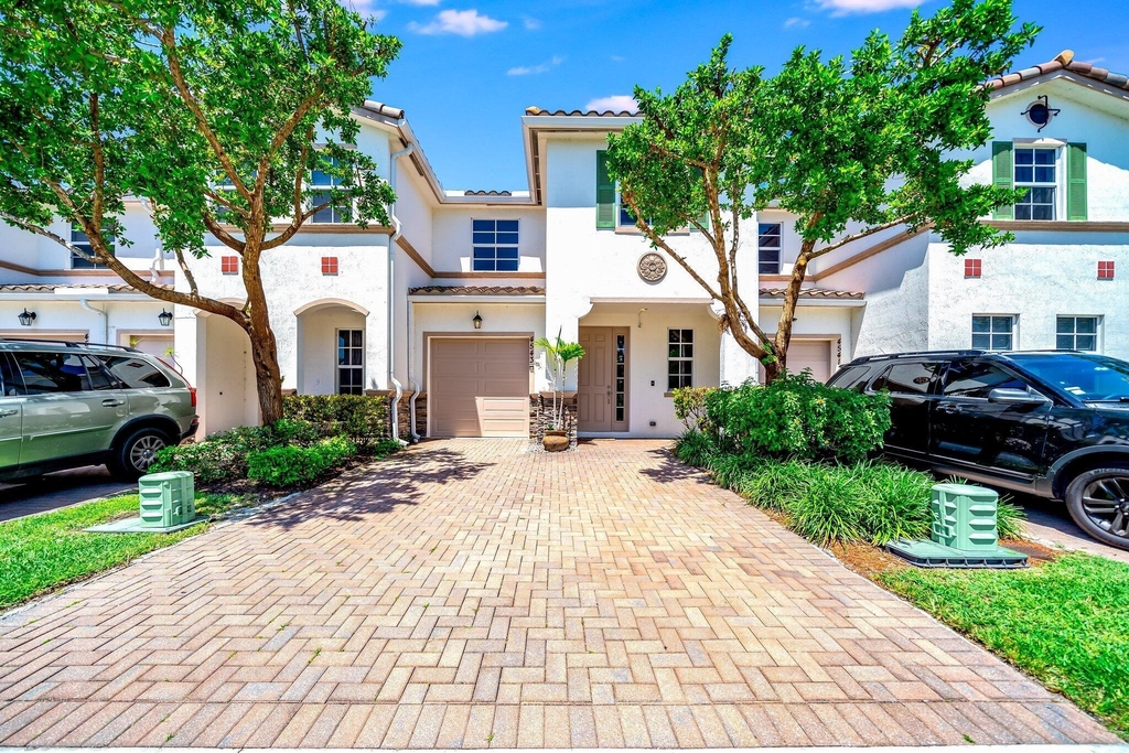 4543 Tara Cove Way - Photo 0