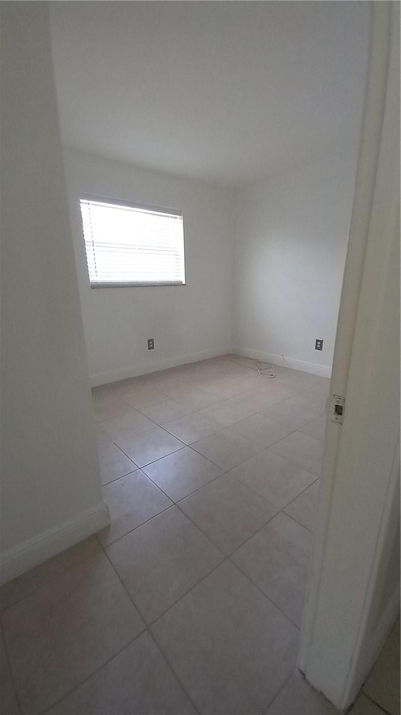330 Nw 38th Street - Photo 4