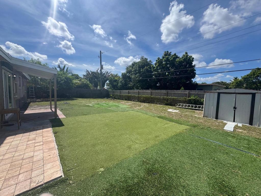 330 Nw 38th Street - Photo 8