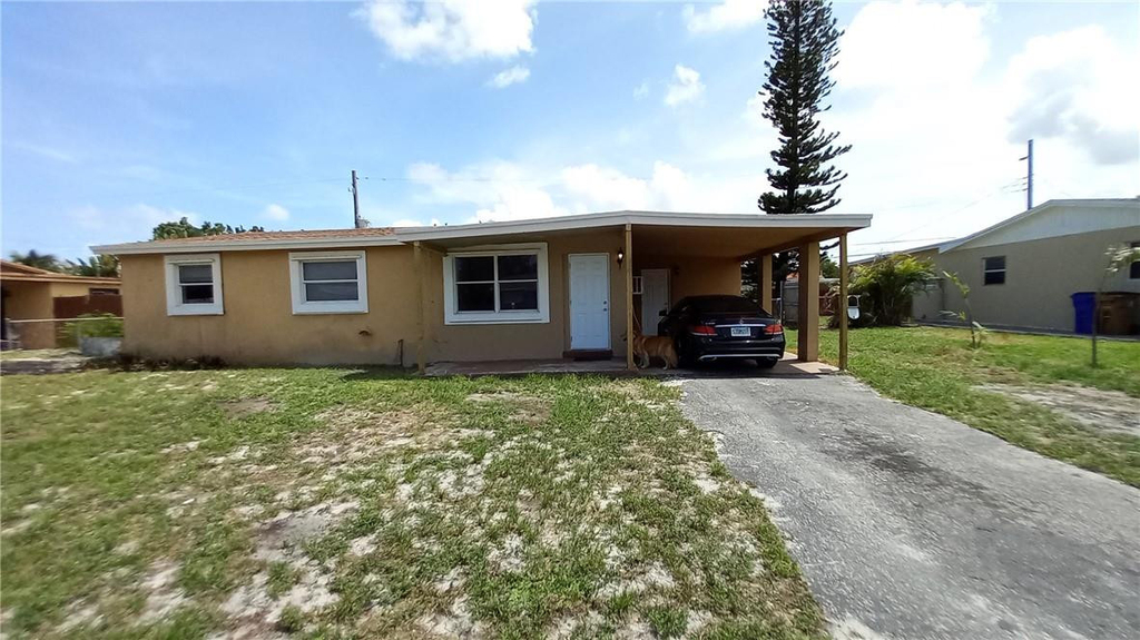 330 Nw 38th Street - Photo 0