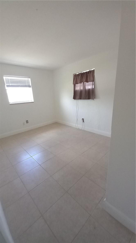 330 Nw 38th Street - Photo 5