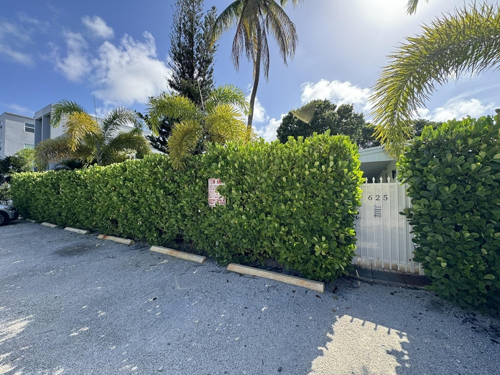 625 Ne 14th Avenue - Photo 0