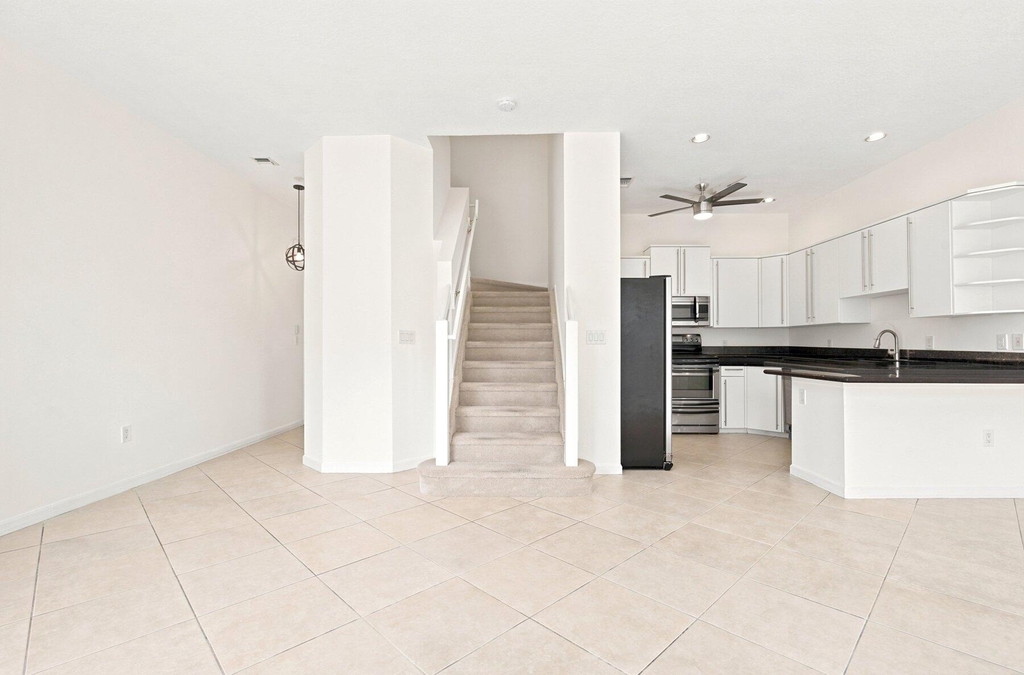 1224 Ne 18th Avenue - Photo 2