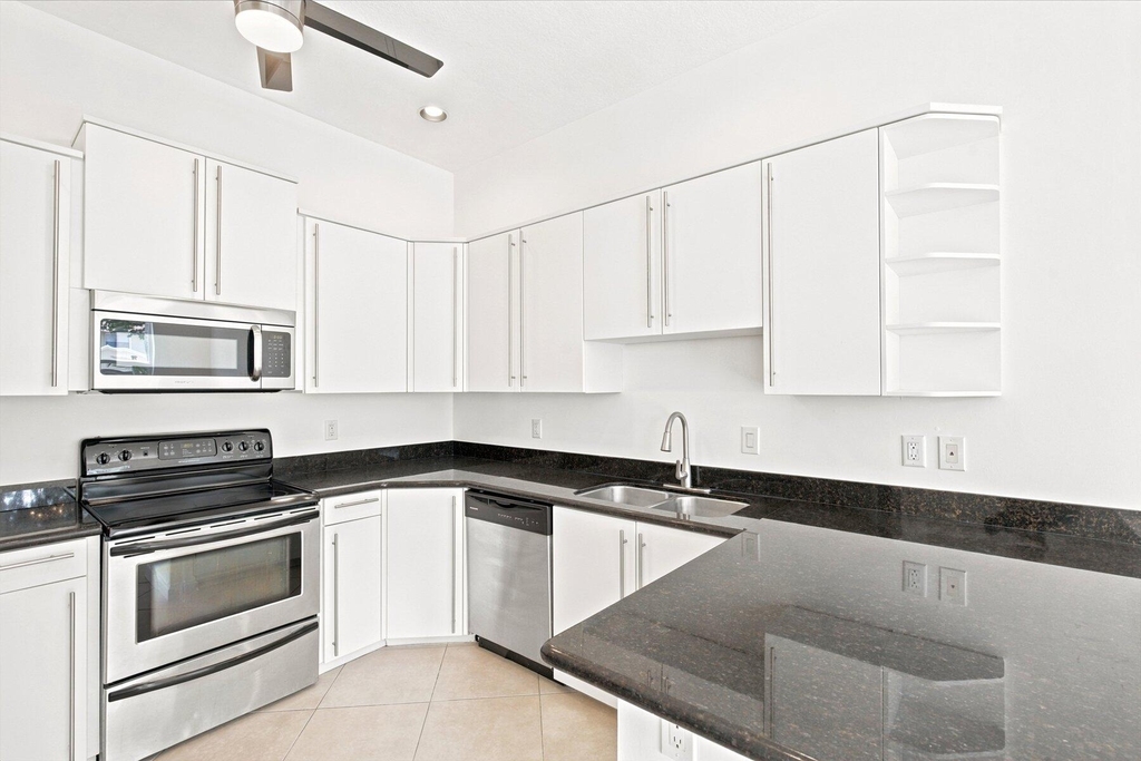 1224 Ne 18th Avenue - Photo 9