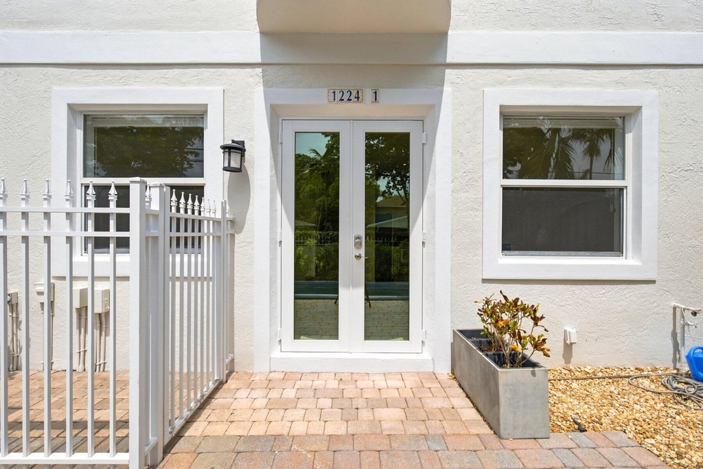1224 Ne 18th Avenue - Photo 1