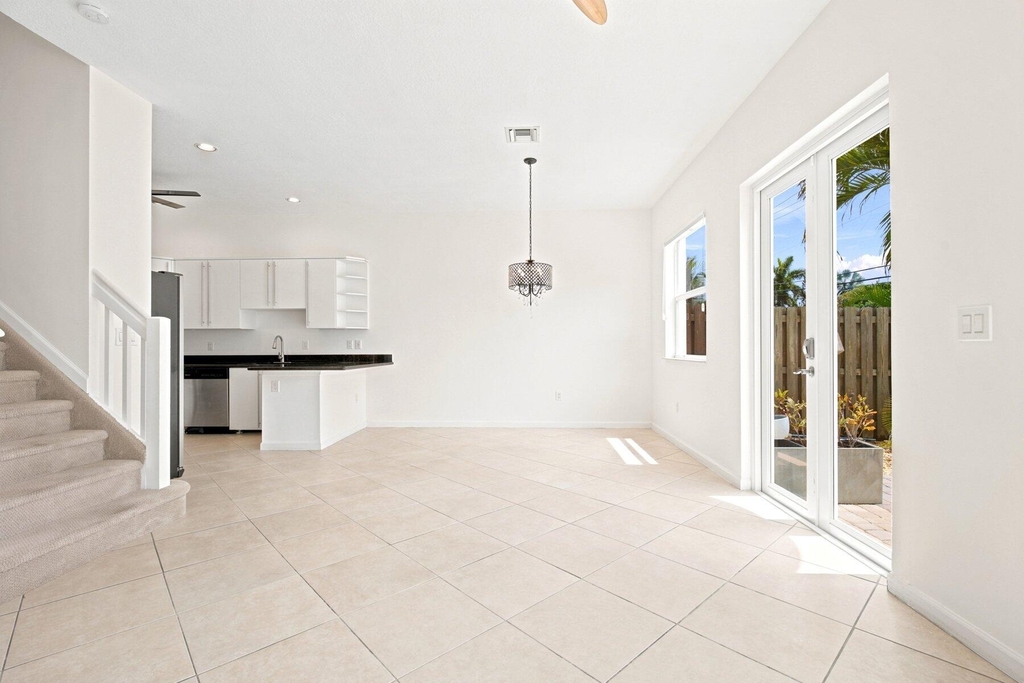 1224 Ne 18th Avenue - Photo 4