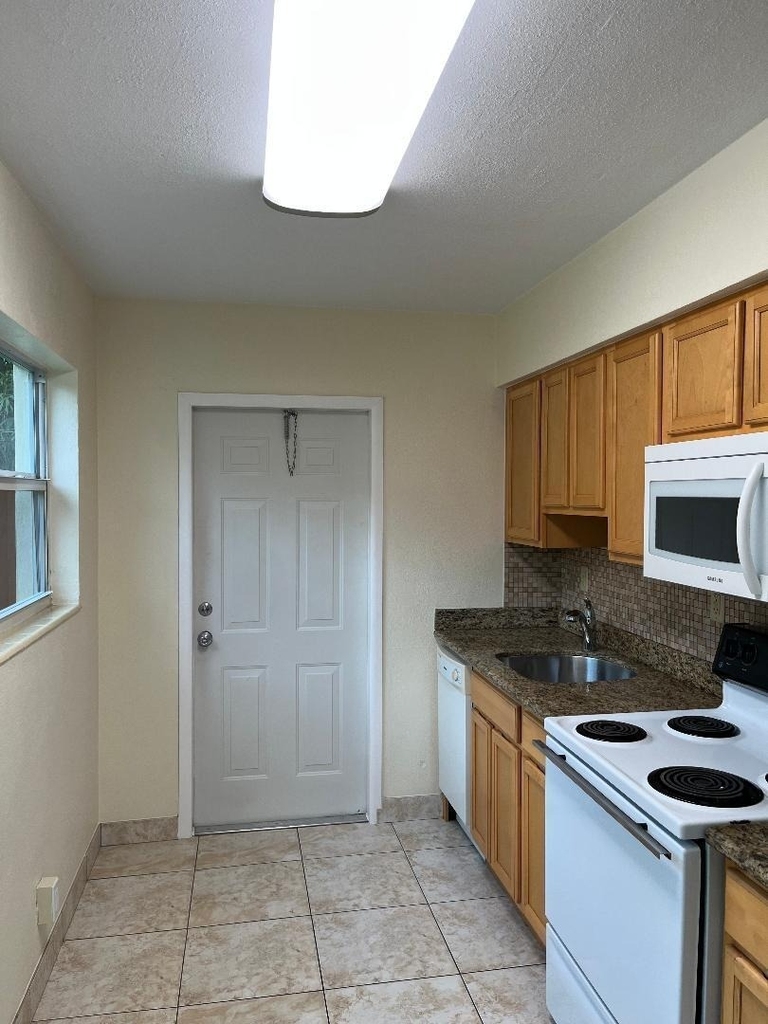 231 Ne 24th Avenue - Photo 11