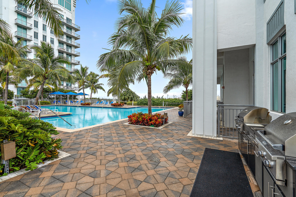 300 S Australian Avenue - Photo 16