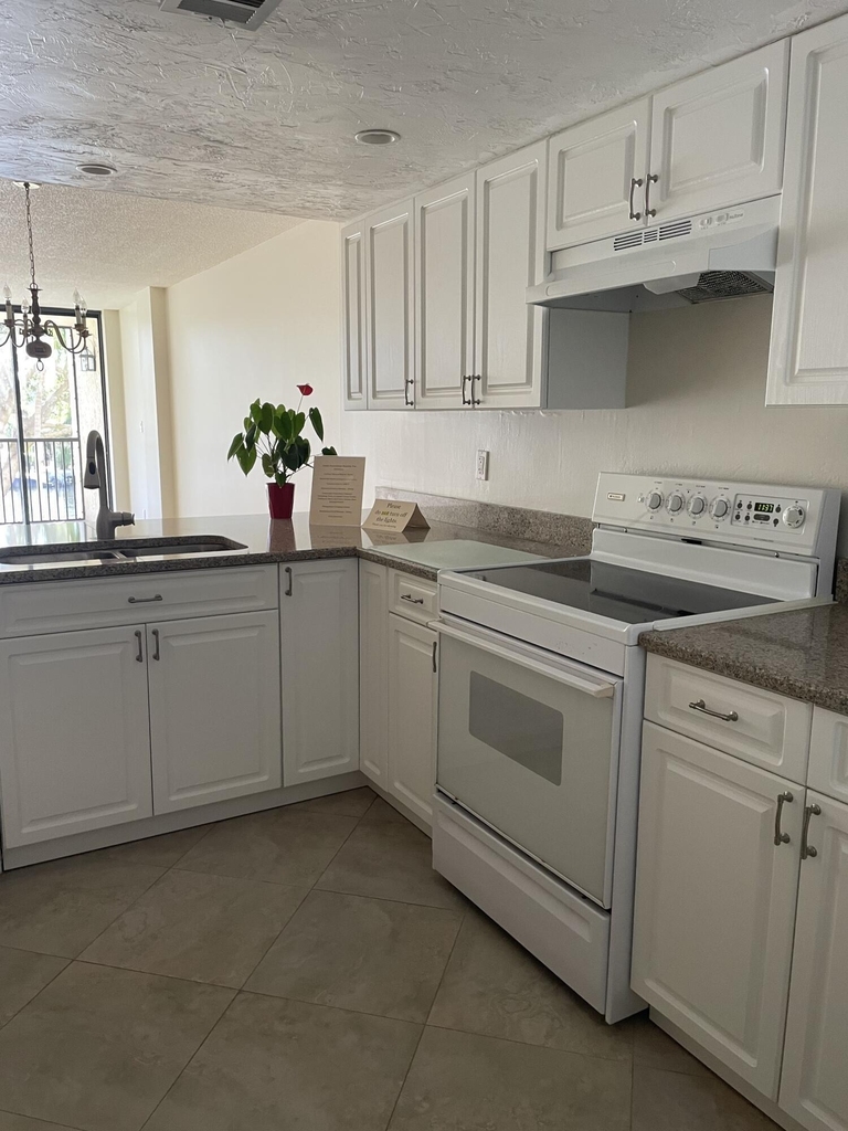 14 Royal Palm Way - Photo 7