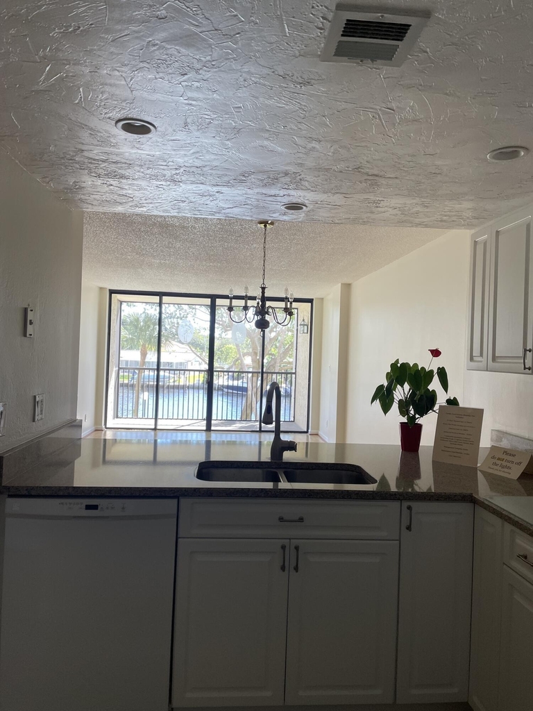 14 Royal Palm Way - Photo 6