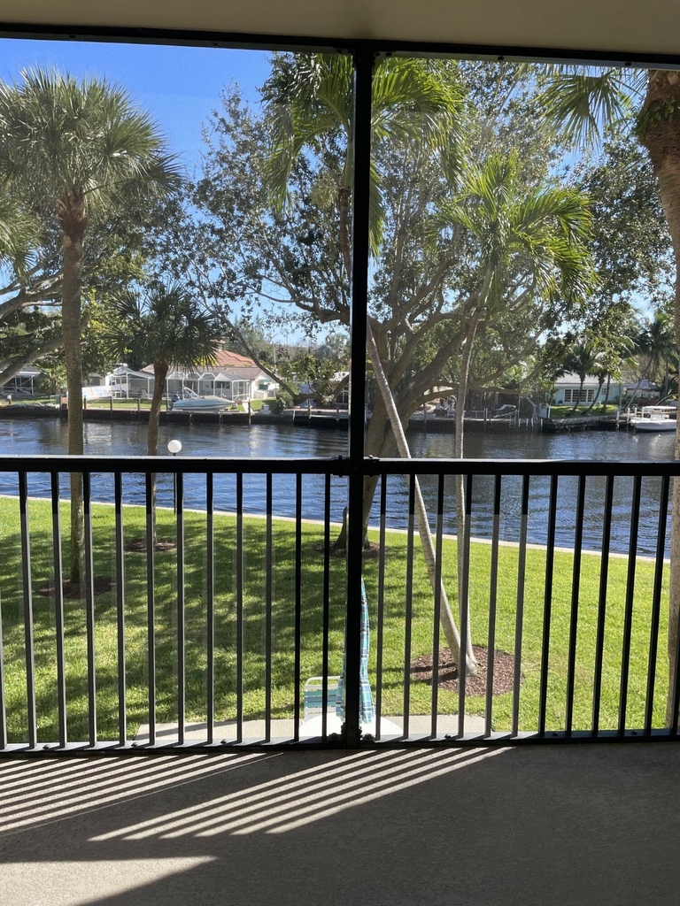 14 Royal Palm Way - Photo 2