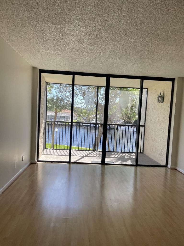 14 Royal Palm Way - Photo 5