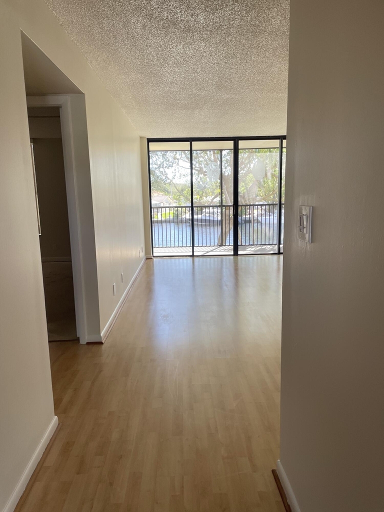 14 Royal Palm Way - Photo 4