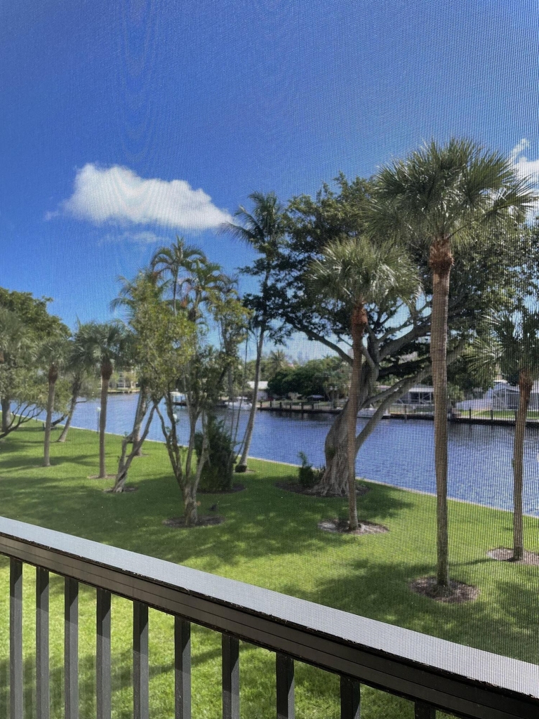 14 Royal Palm Way - Photo 0
