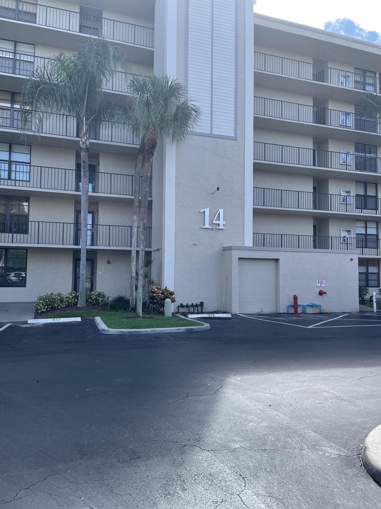 14 Royal Palm Way - Photo 3