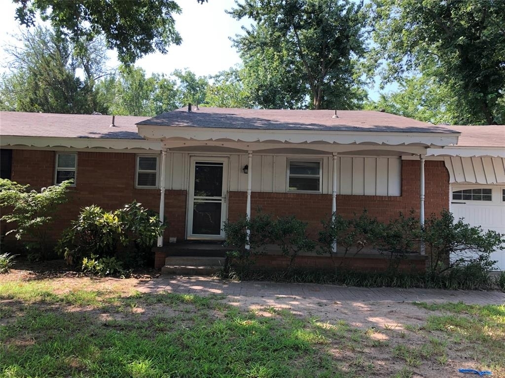 1308 Sycamore Street - Photo 2