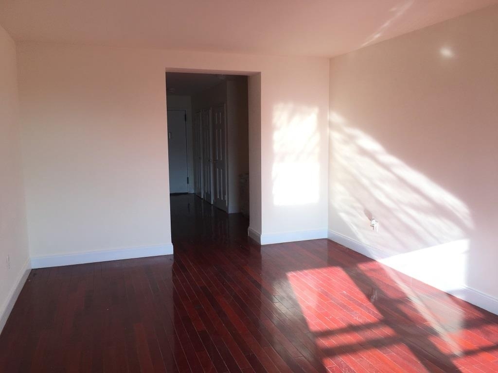 Kings Hgwy/Ocean Avenue - Photo 2
