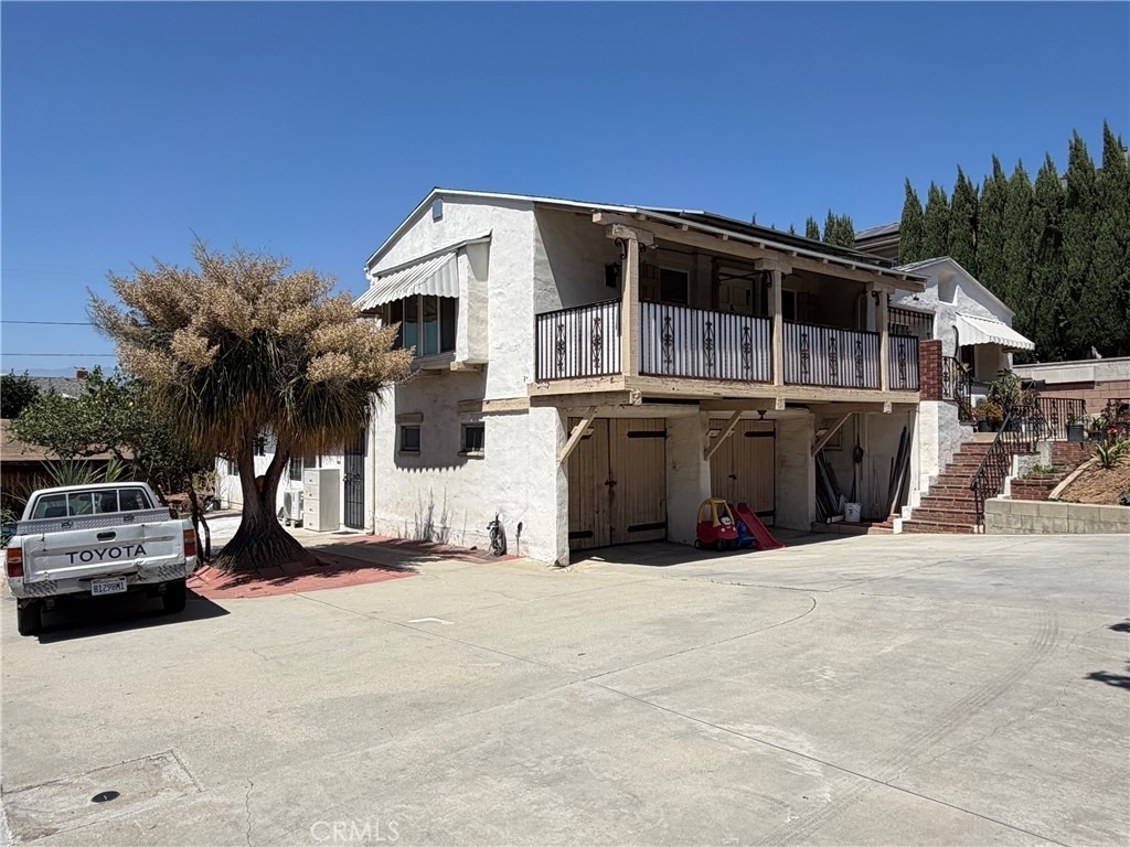 8169 Blewett - Photo 0