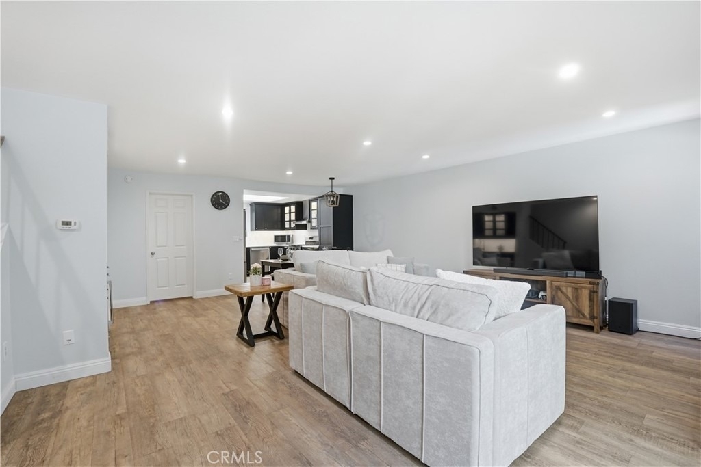 9960 Owensmouth - Photo 8