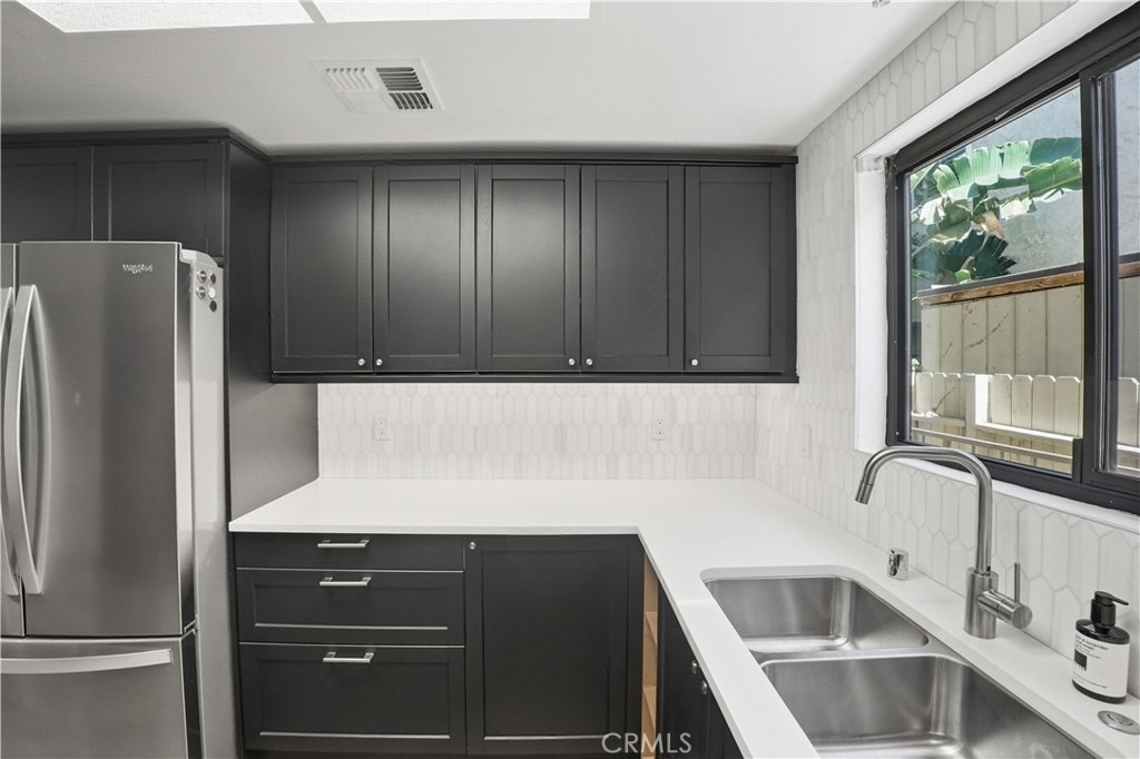 9960 Owensmouth - Photo 11