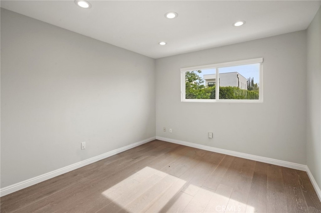 6215 Hesperia Avenue - Photo 14