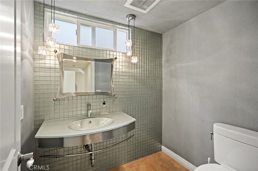 6215 Hesperia Avenue - Photo 12