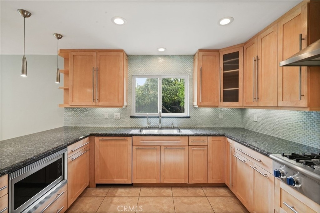 6215 Hesperia Avenue - Photo 10