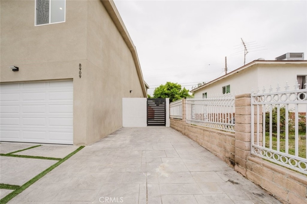 8909 Wakefield Avenue - Photo 0