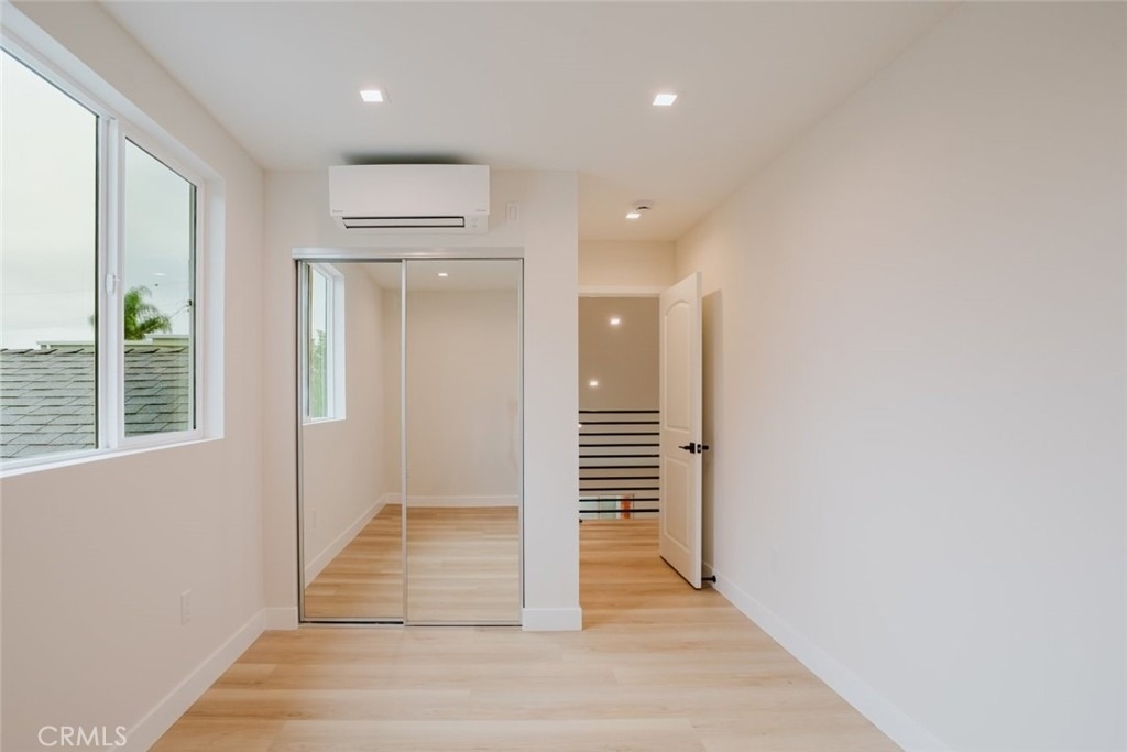 8909 Wakefield Avenue - Photo 9