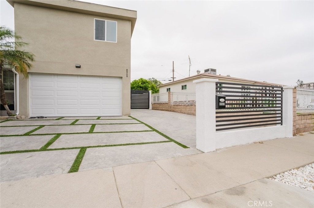 8909 Wakefield Avenue - Photo 12