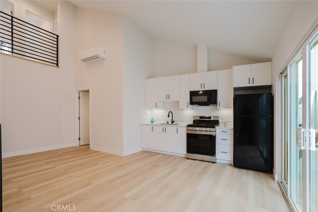 8909 Wakefield Avenue - Photo 3