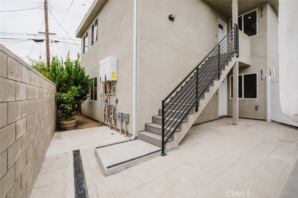 8915 Wakefield Avenue - Photo 2