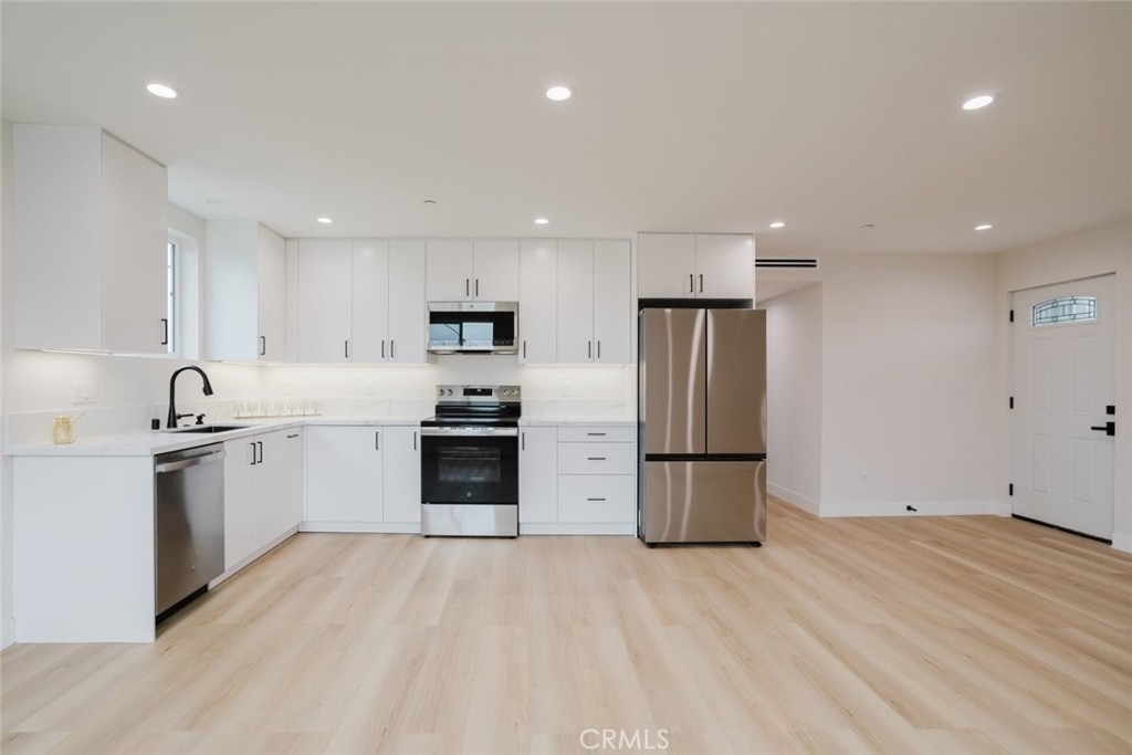 8915 Wakefield Avenue - Photo 5