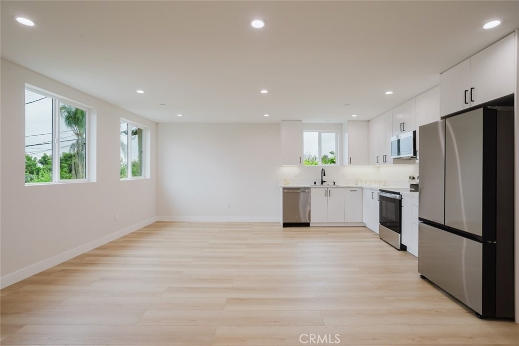 8915 Wakefield Avenue - Photo 4