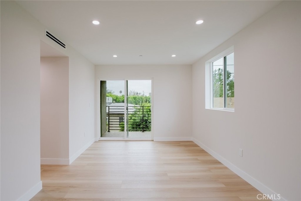 8915 Wakefield Avenue - Photo 12