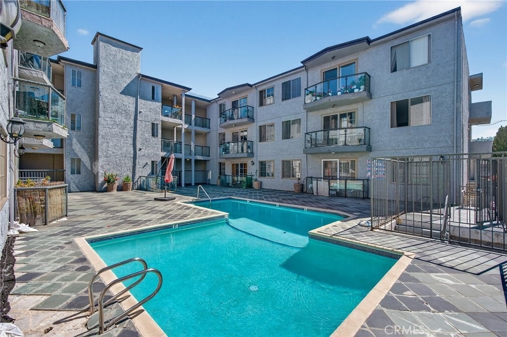 4441 Woodman Avenue - Photo 23