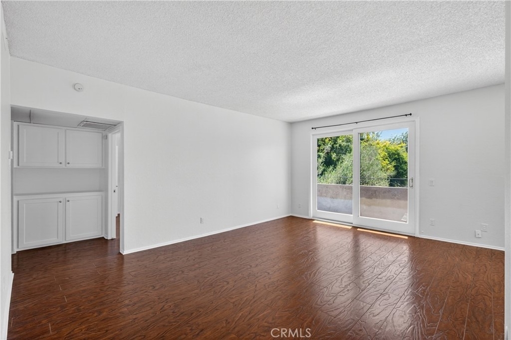 4441 Woodman Avenue - Photo 5