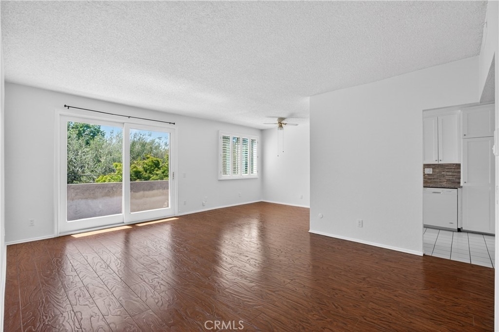 4441 Woodman Avenue - Photo 7