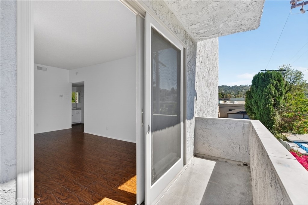 4441 Woodman Avenue - Photo 20