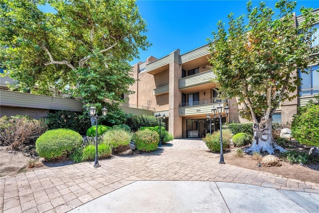 16866 Kingsbury - Photo 1
