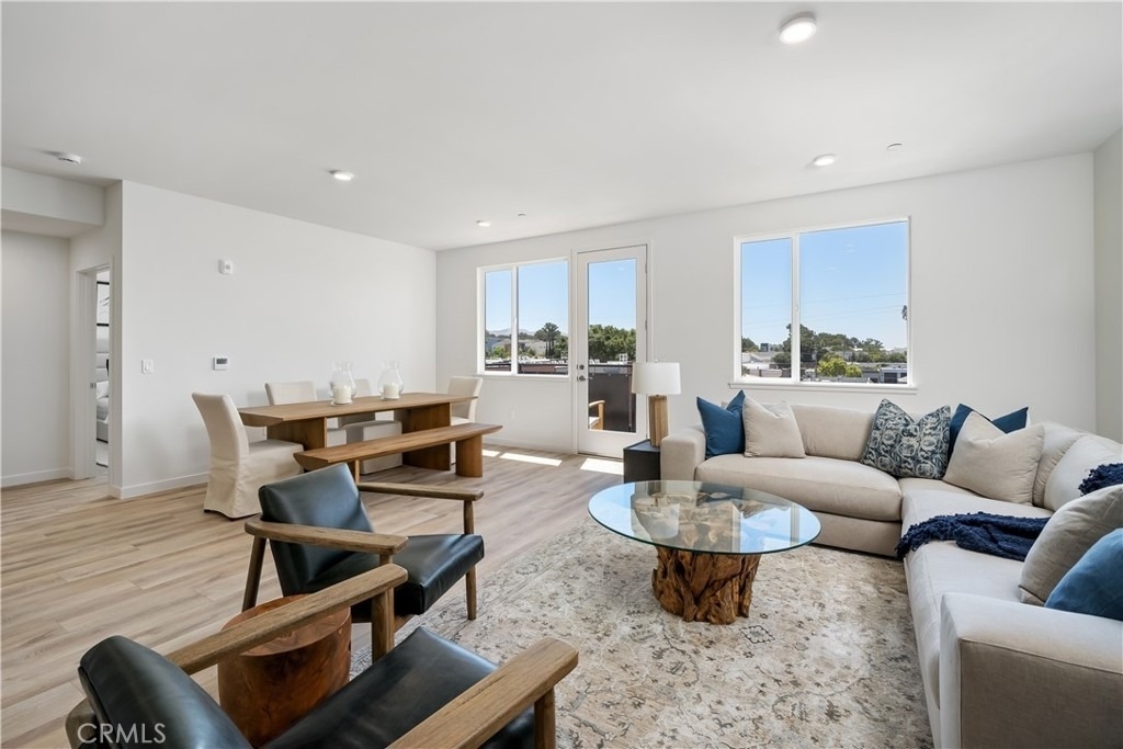 2475 Victoria Avenue - Photo 1