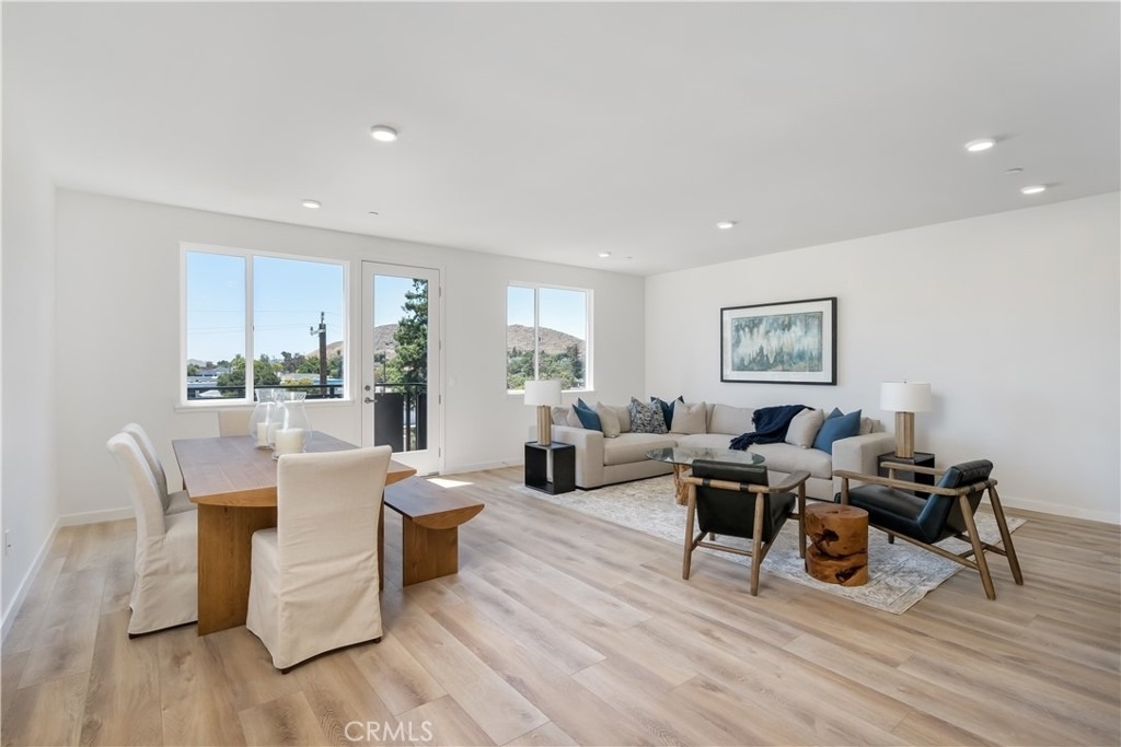 2475 Victoria Avenue - Photo 2