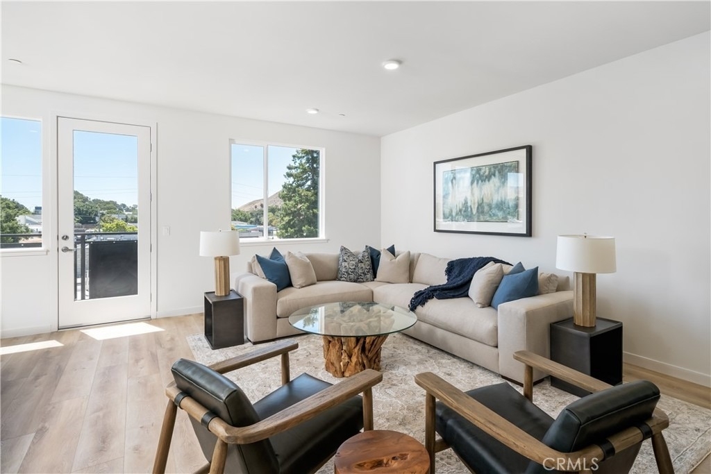2475 Victoria Avenue - Photo 4
