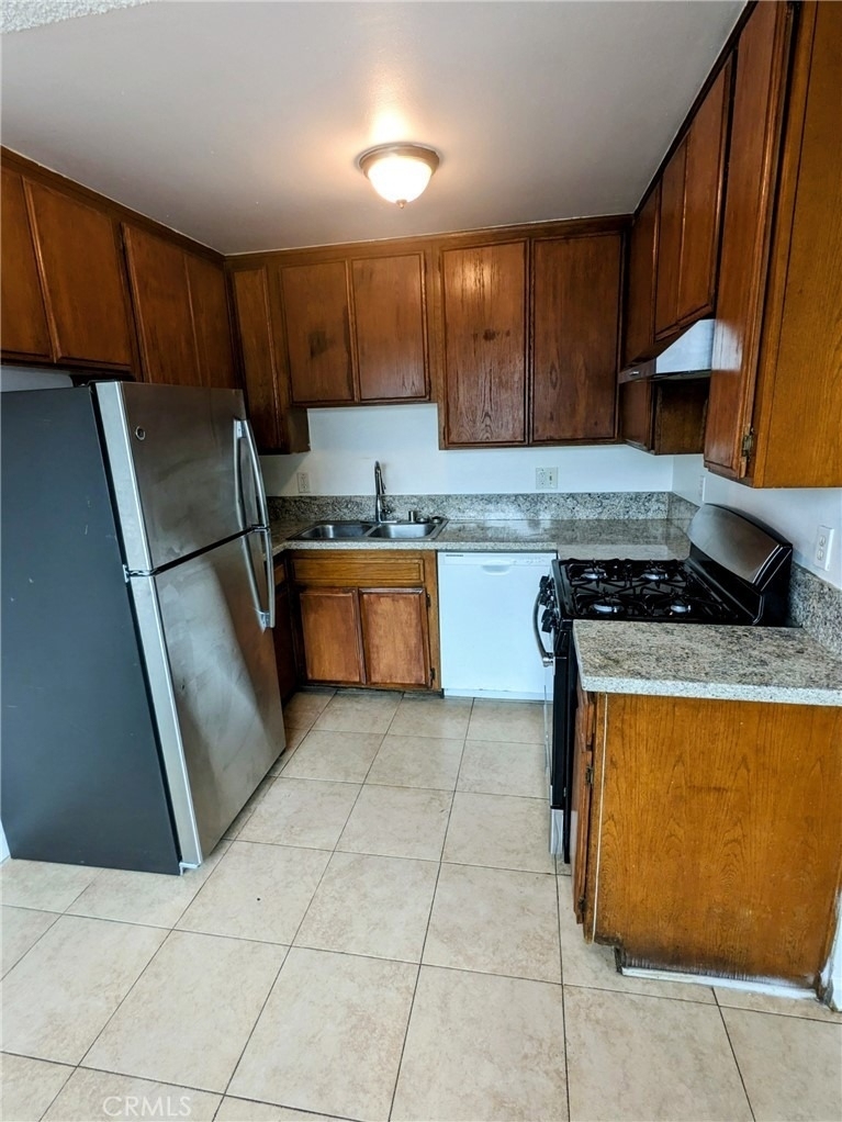 1620 W 209th Street - Photo 2