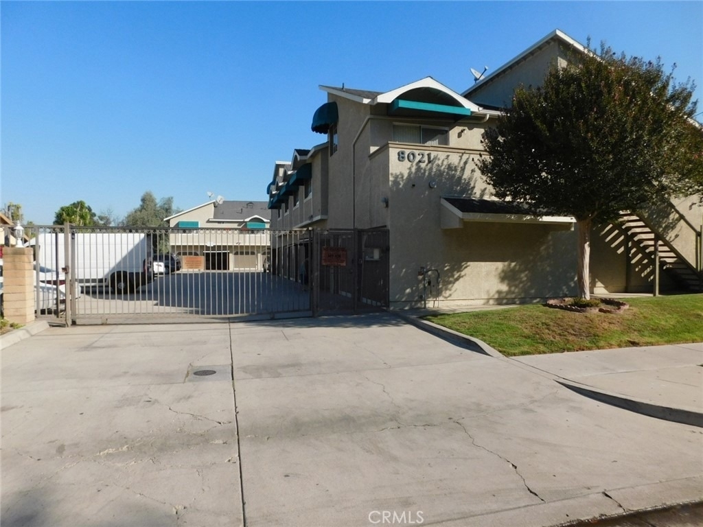 8021 4th Street - Photo 0