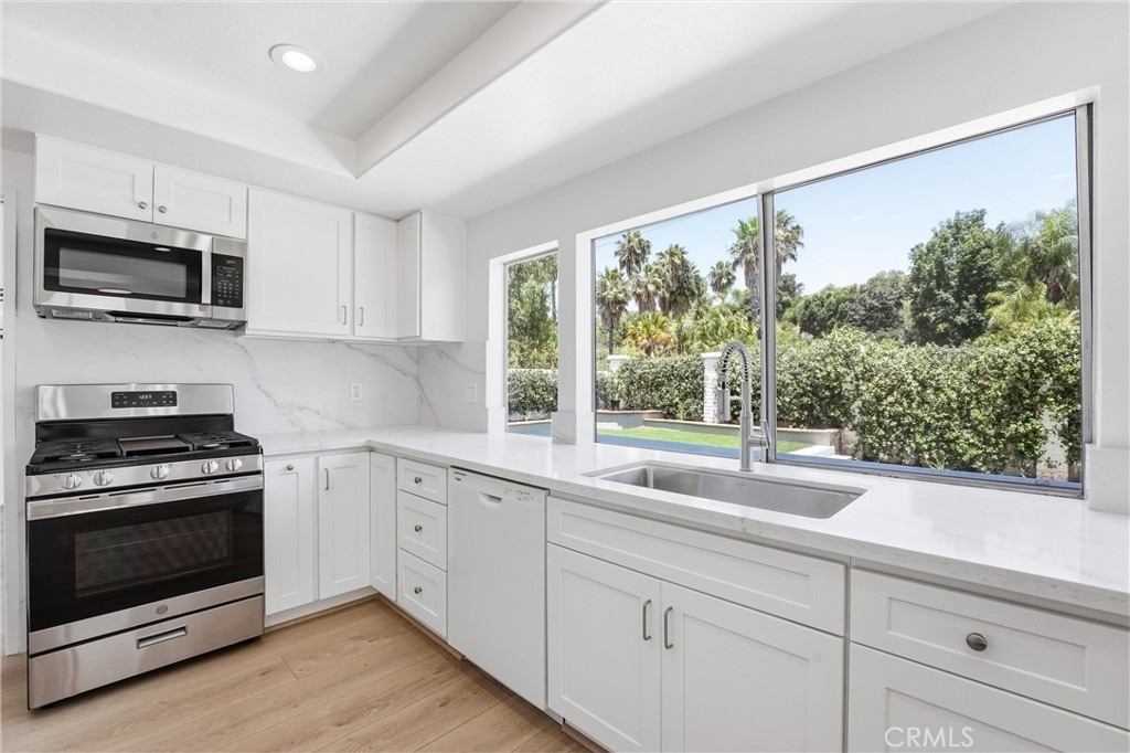 845 Woodcrest - Photo 6