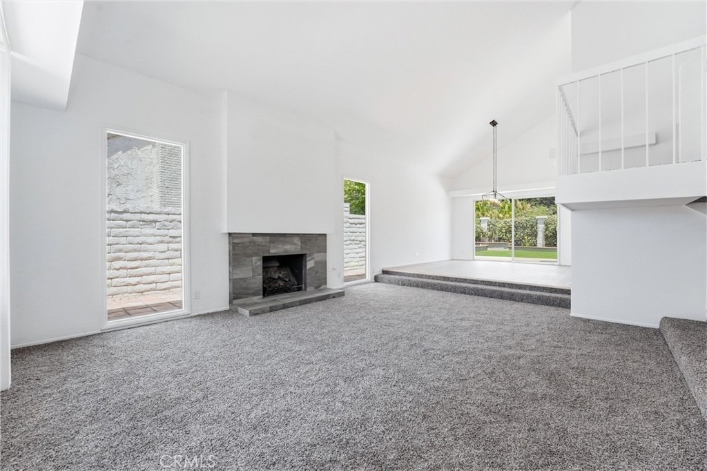 845 Woodcrest - Photo 3