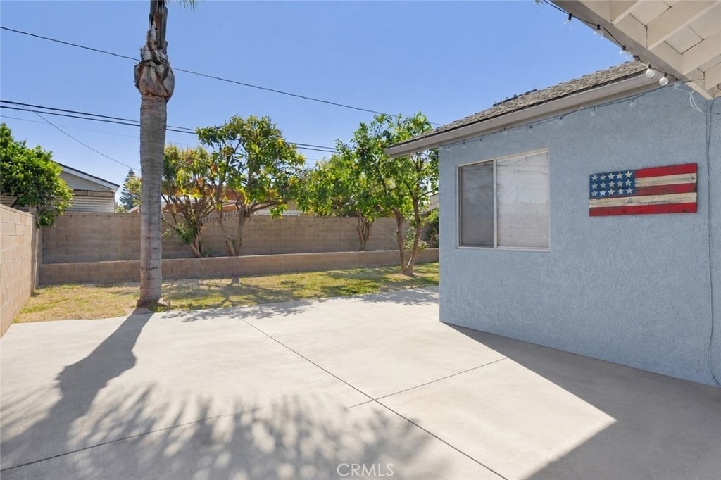 310 S Beachy Place - Photo 11