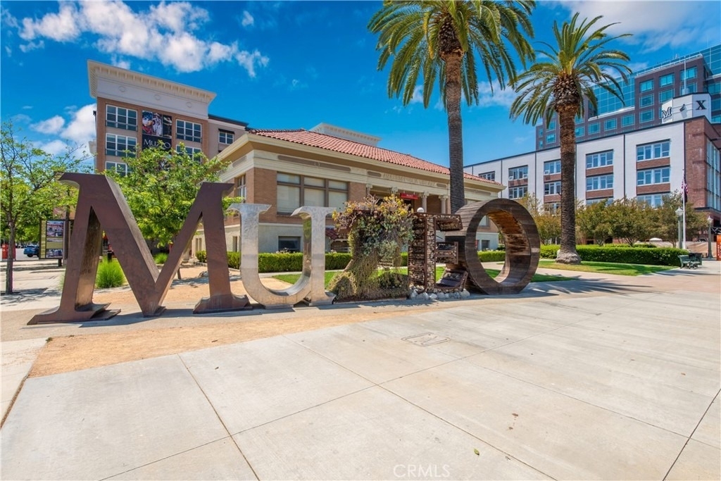 310 S Beachy Place - Photo 18