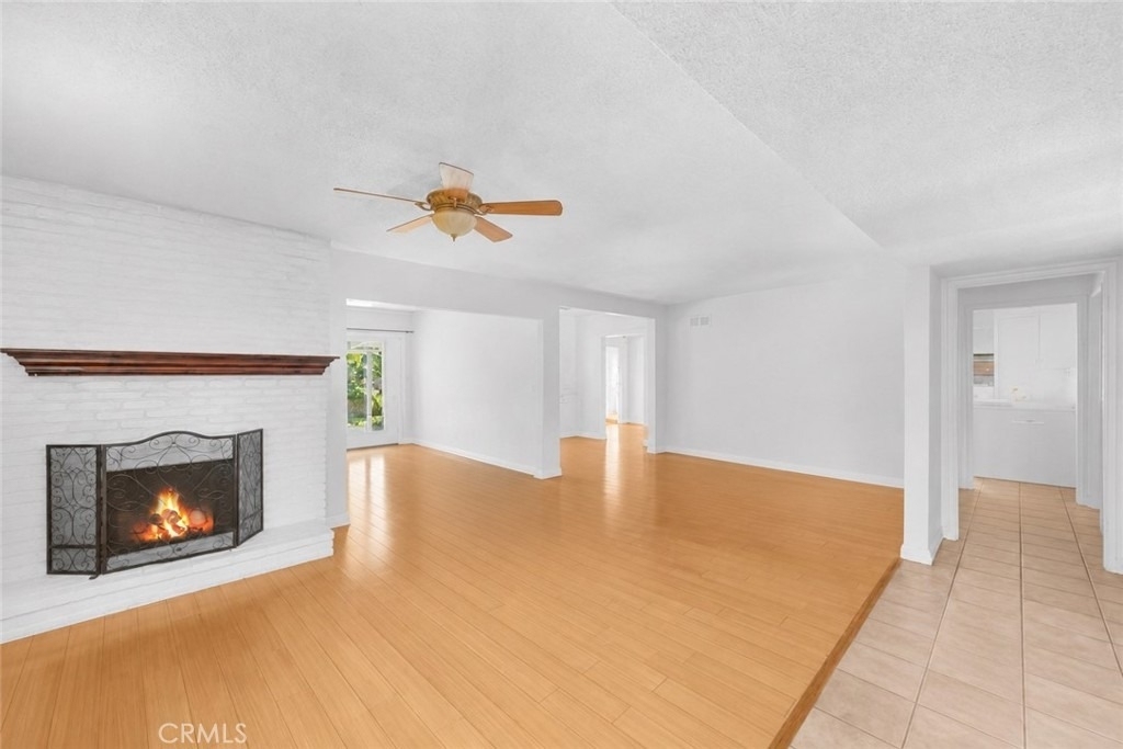 310 S Beachy Place - Photo 5